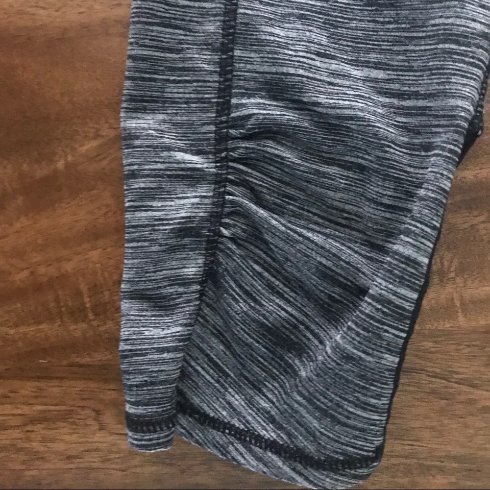 Crop Workout Leggings - Picture 3 of 7
